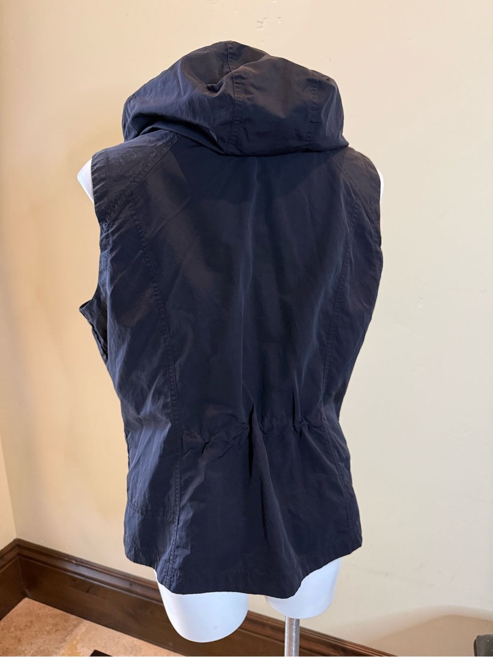 Eddie Bauer black Hooded Lightweight Vest - Picture 2 of 5